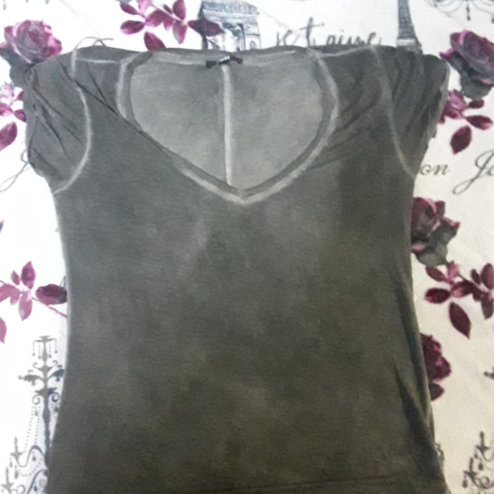 Grey top